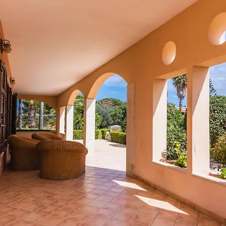 Arenella Con Piscina Villa